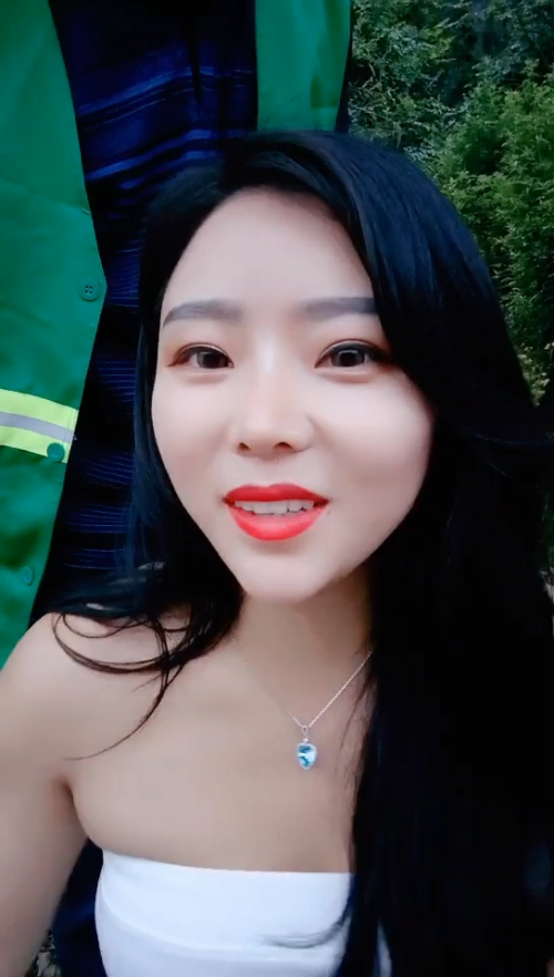 (网盘流出)高颜值模特女友浴室的激情