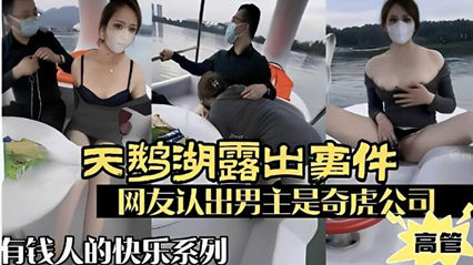 年轻小萝莉制服白丝情趣跟大哥激情啪啪，揉奶抠逼特写展示给狼友看