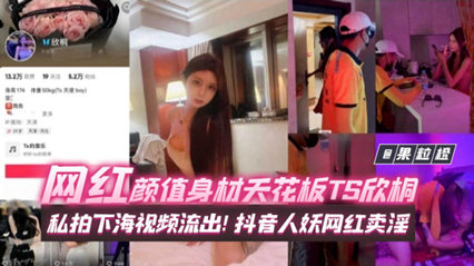 学舞蹈漂亮小姐姐首次露脸，站立一字马全裸热舞，随着音乐扭动细腰，搔首弄姿很是诱人，翘起屁股怼着镜头