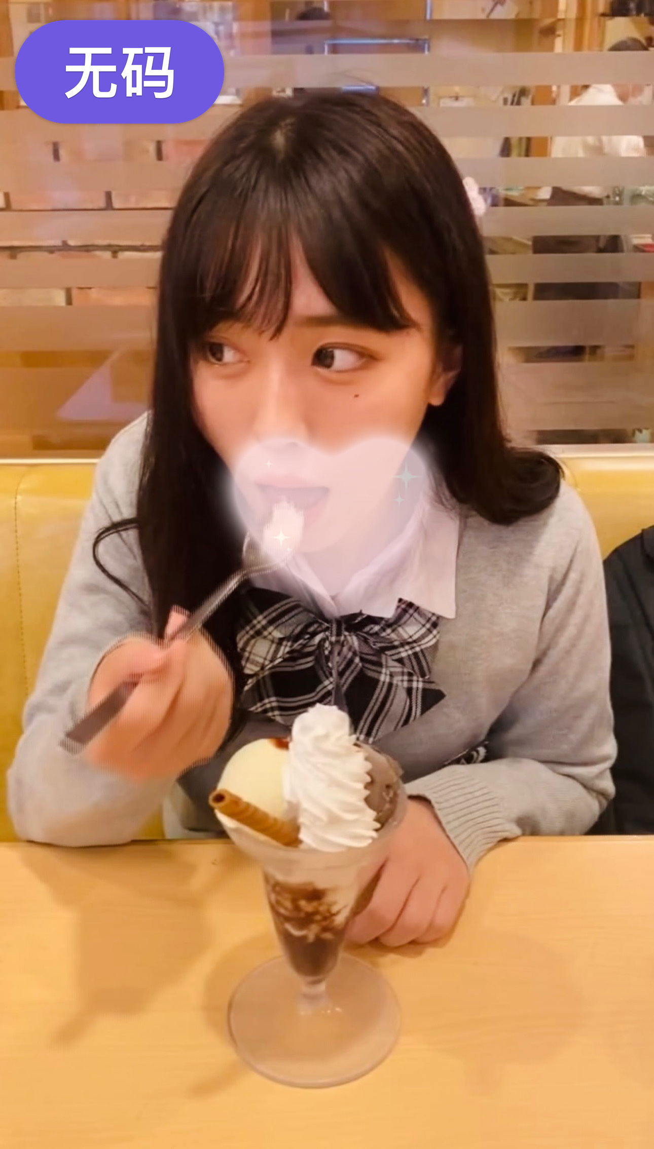 【清純活力美少女】全身粉嫩揉捏美乳，珍珠內褲磨蹭小穴，雙指摳入嬌喘呻吟，翹起美臀扭動極其誘惑