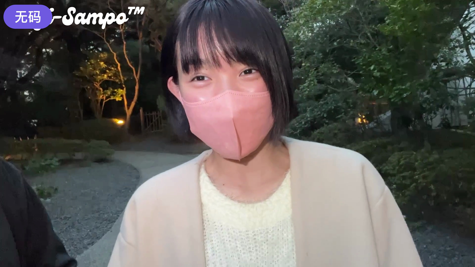 红裙美女换上制服居家操b，扶着男友大屌吸吮，边舔边自摸骚b，怼着小b一下挺入，主动骑乘扭腰一脸骚样