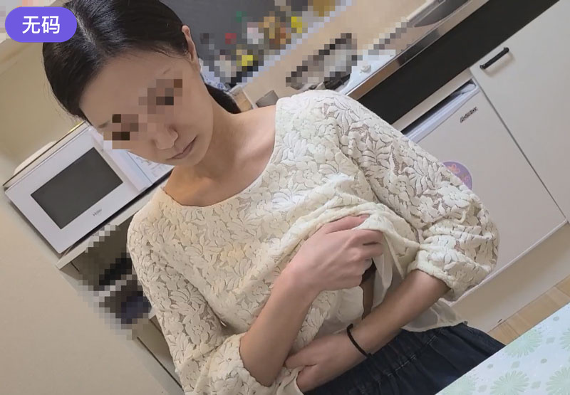 骚浪粉嫩大奶女神下海大秀，撩起衣服揉捏奶子，自摸掰开肥穴，站立跳蛋塞入拉扯，没搞几下流出水，淫叫不断