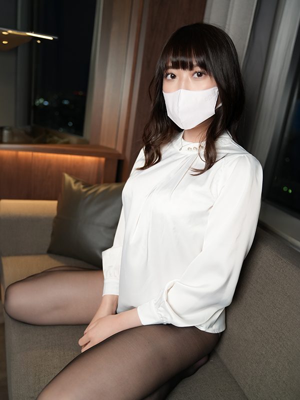 【有码】FC2-4309877 ★素人メス狩り★エッチなスマホ屋さ ん·めい27歳★発情しっぱなしの