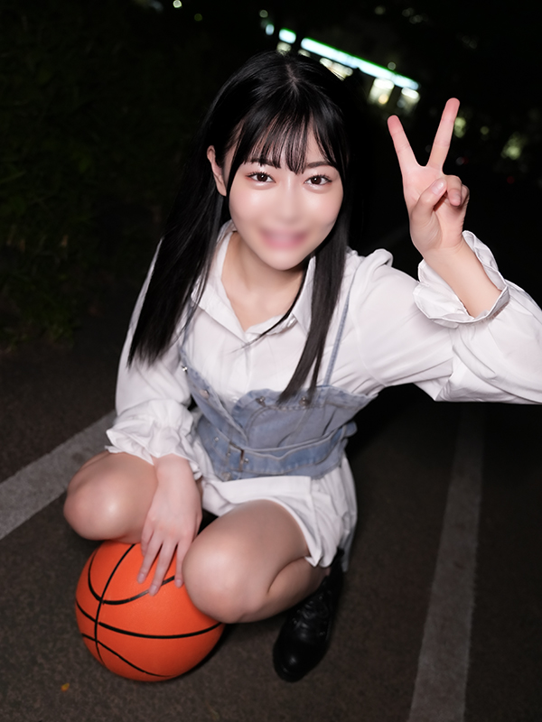 【有码】FC2-4313012 ※初回数量限定※★巨根おじさんの中出し★バスケのちっこいまんこにぶっ