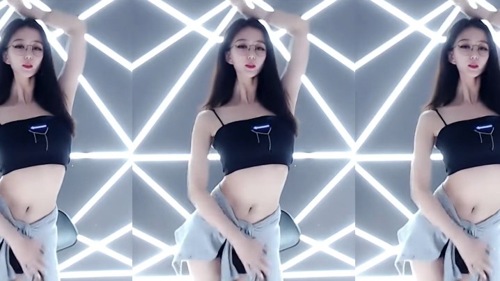 性感的人妻小V