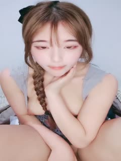 大奶风骚熟女的一线天逼逼